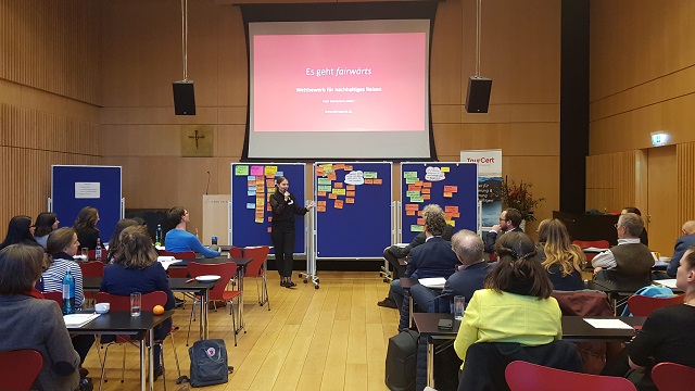 Cilia Mayer im Plenum © TourCert