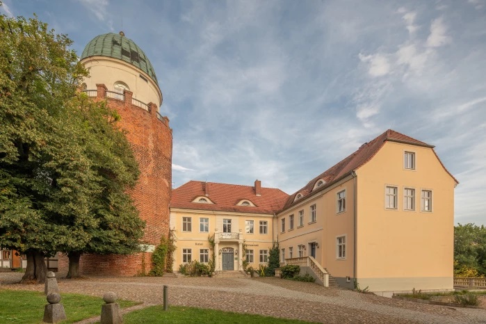das ahead Burghotel von außen