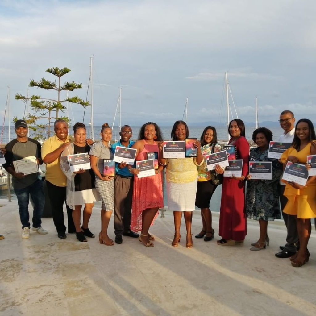 Die Preisträger der Ecopromotores mit ihren Auszeichnungen