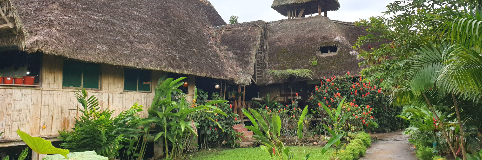 Gebäude auf dem Gelände der Gemeinde Sinchi Warmi © TourCert