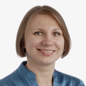 Porträt von Julianna Priskin.