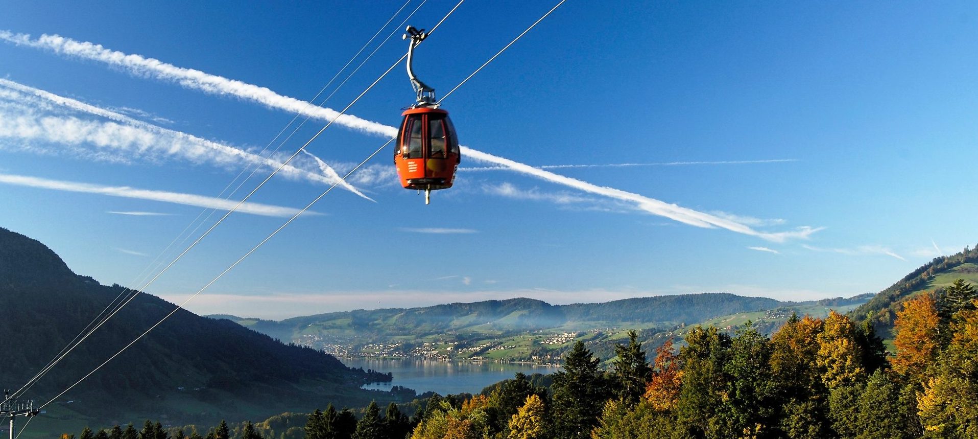 Gondel von Sattel-Hochstuckli im Herbst