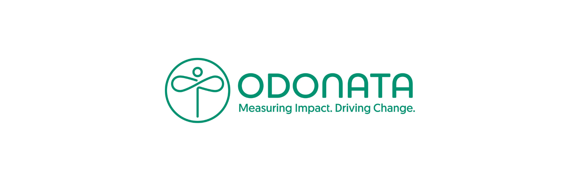 Das Odonata-Logo in Grün auf weißem Hintergrund: Ein rundes Emblem mit einer grünen Libelle neben einer Wortmarke in Großbuchstaben, die „ODONATA“ lautet, darunter der Slogan „Measuring Impact. Driving Change.“.
